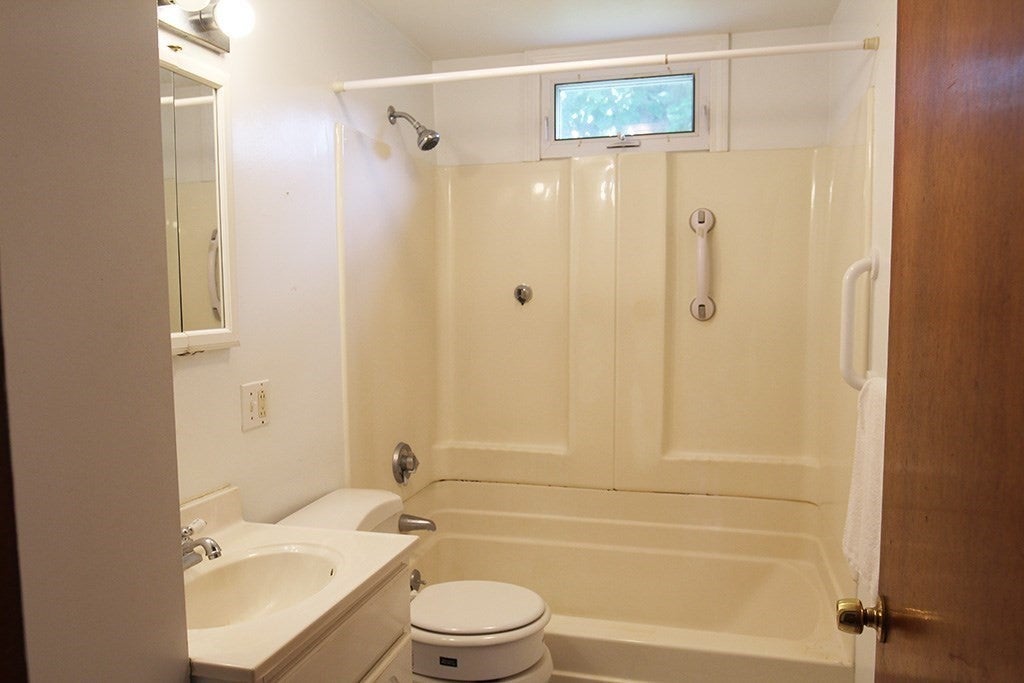 255 Pleasant Street, Lunenburg, MA Photo #15