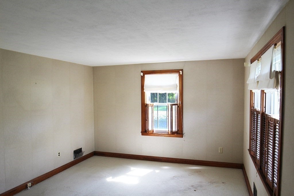 255 Pleasant Street, Lunenburg, MA Photo #7