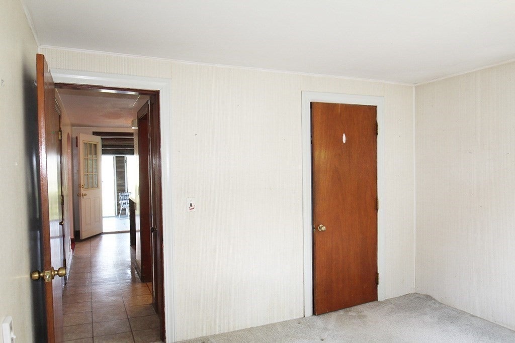 255 Pleasant Street, Lunenburg, MA Photo #10