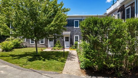 Condominium in Provincetown MA 26 Alden Street 20.jpg