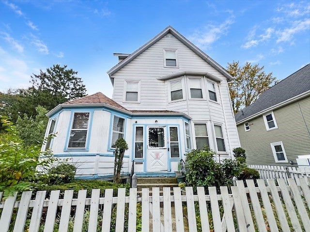 218 West  Selden Street