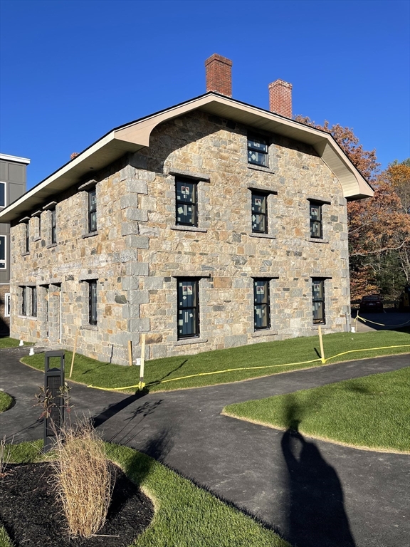 225 Middlesex Turnpike 106