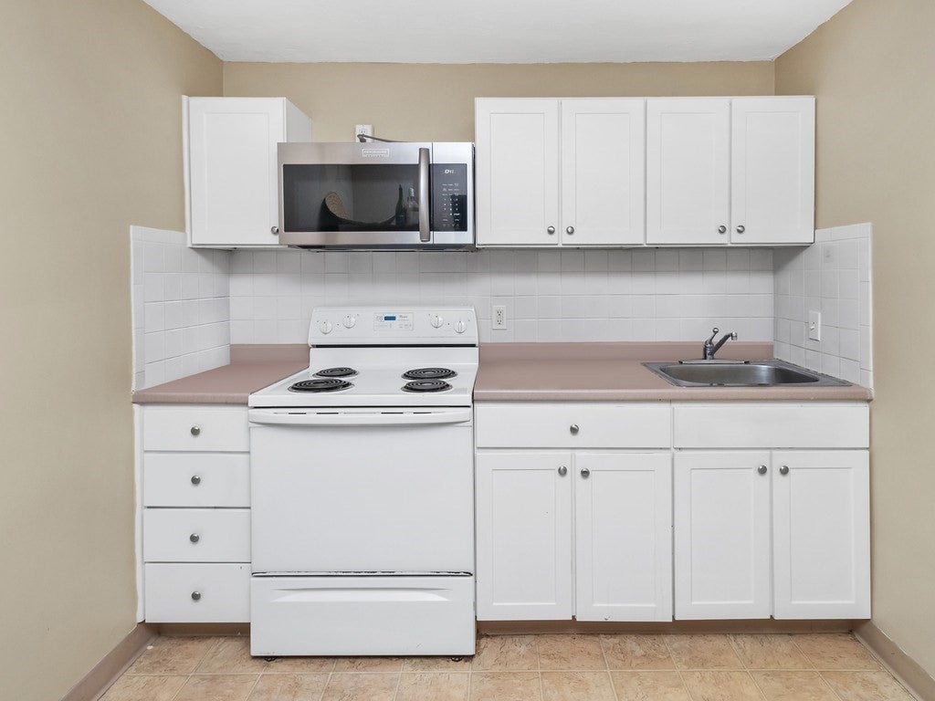 32 Whites Avenue #D45, Watertown, MA Photo #4