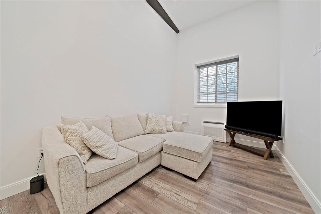 10 Water St 3