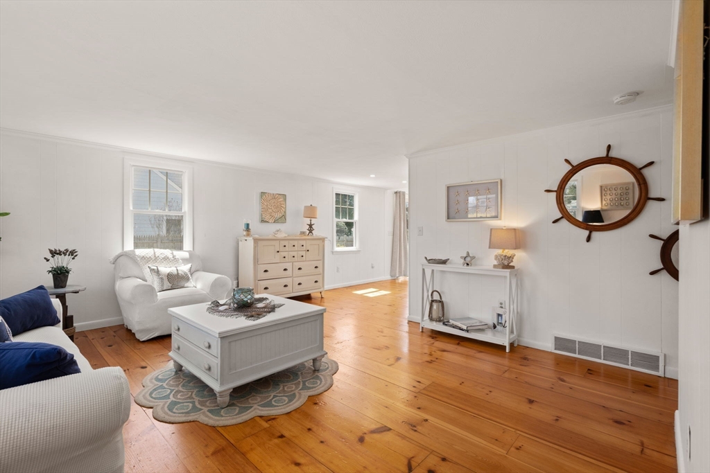 16 Eldona Ave