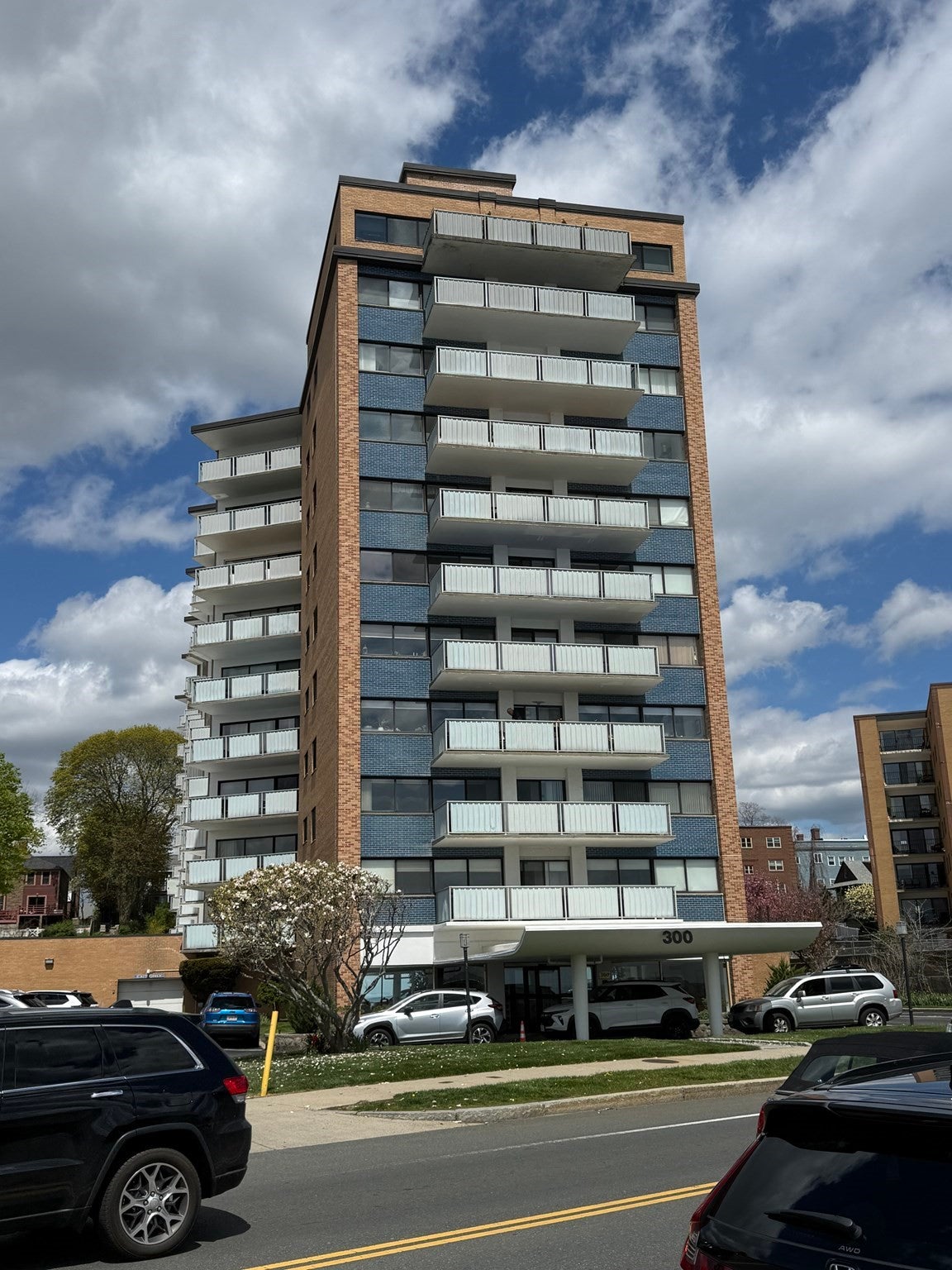300 Lynn Shore Drive
