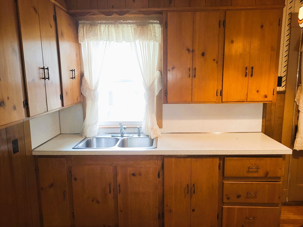 186 Dresser St