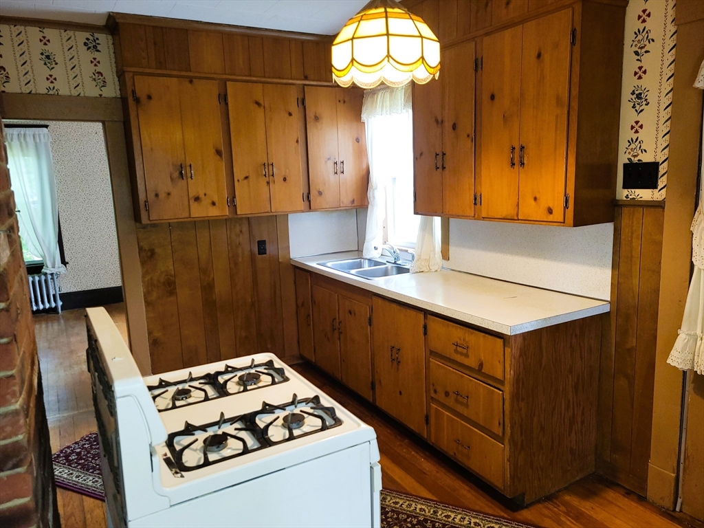 186 Dresser St