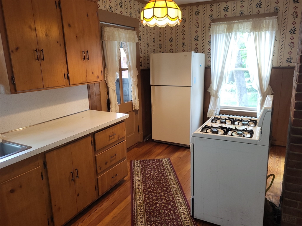 186 Dresser St