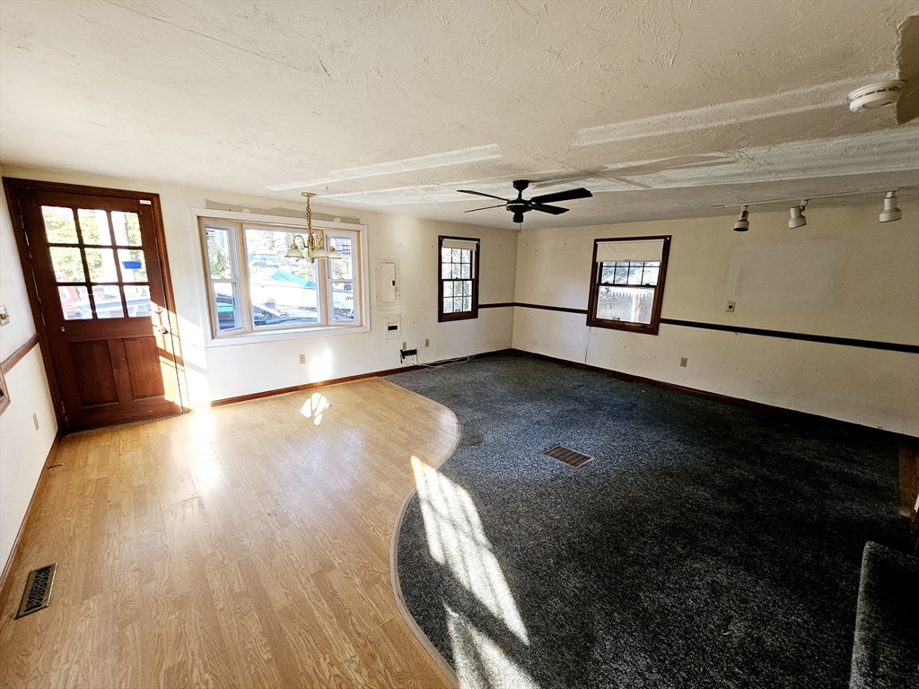 271 Plymouth Ave