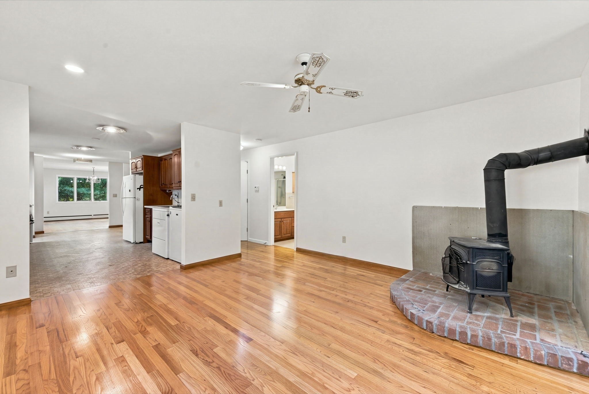 113 Kilburn St, Lunenburg, MA Photo #17
