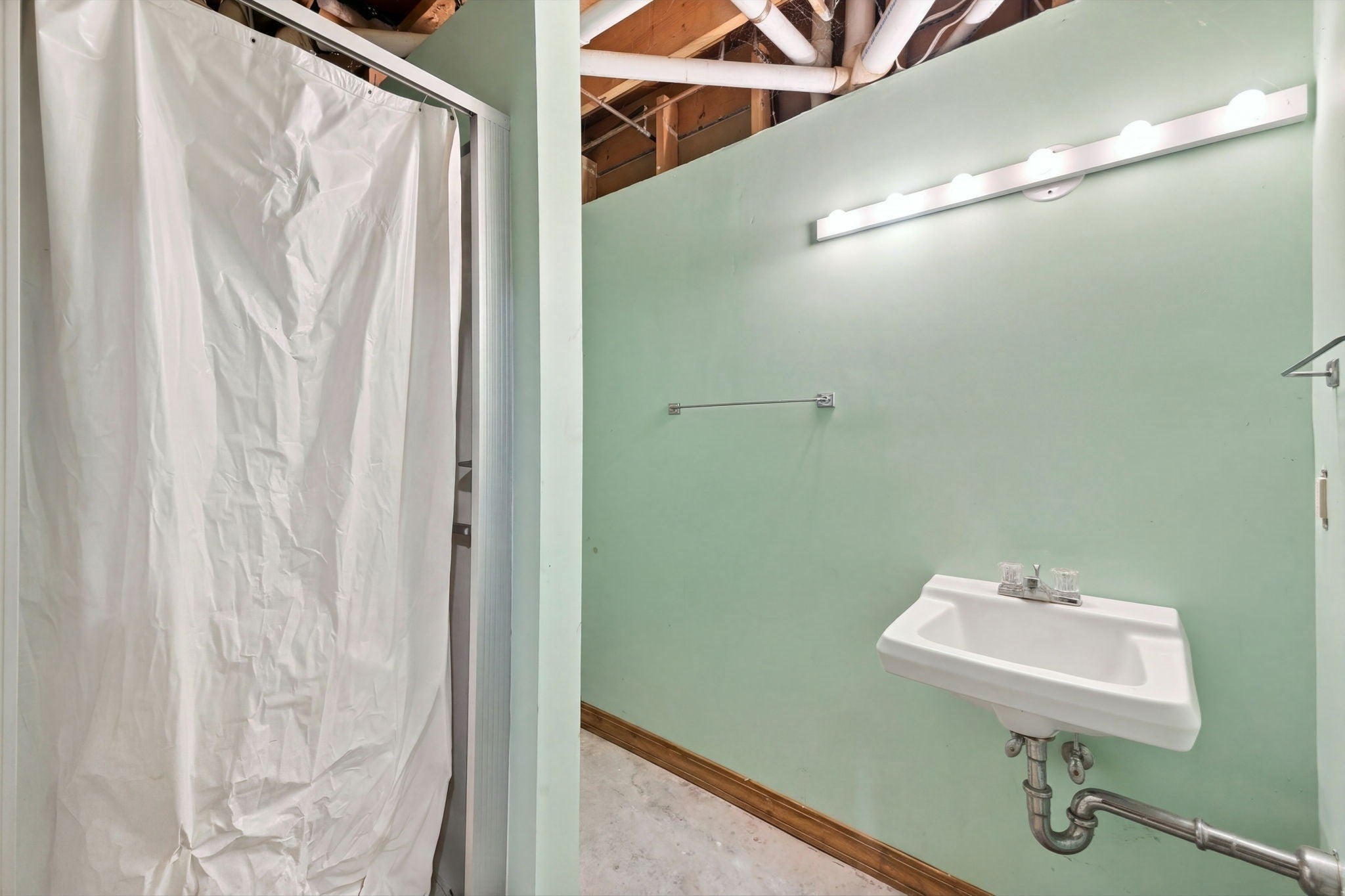 113 Kilburn St, Lunenburg, MA Photo #35