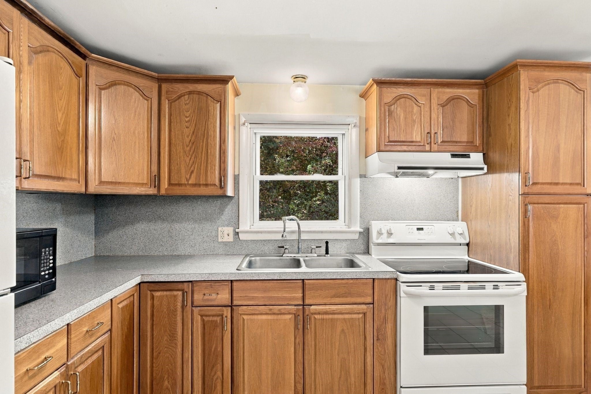286 Peekskill Ave, Springfield, MA Photo #16