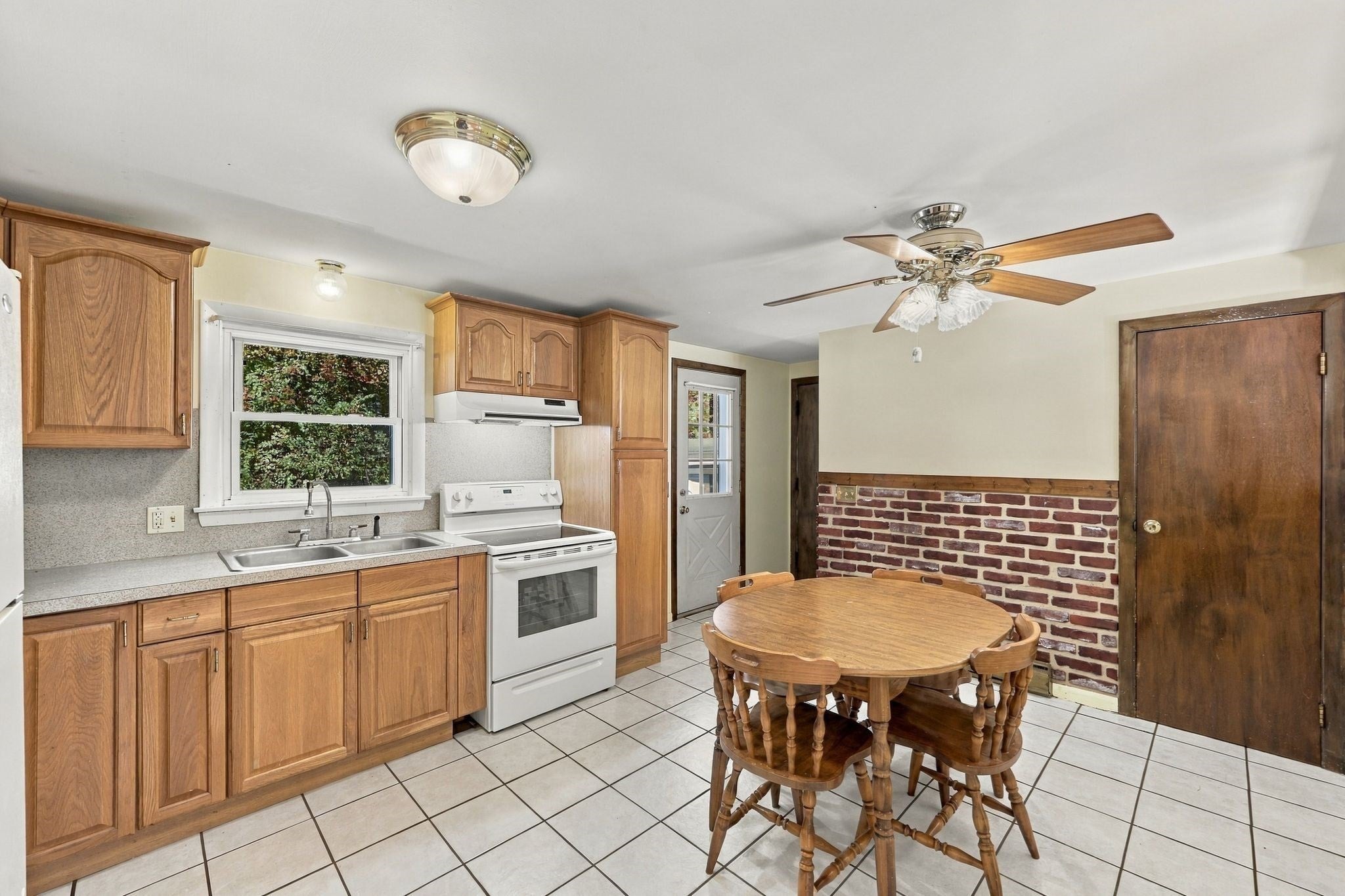 286 Peekskill Ave, Springfield, MA Photo #14