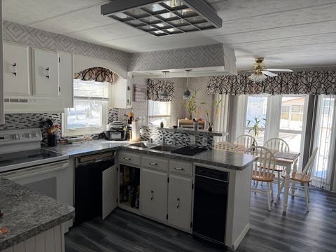 Photo of 100 Phelps St #31, Marlborough, MA 01752 (MLS # 73473894)