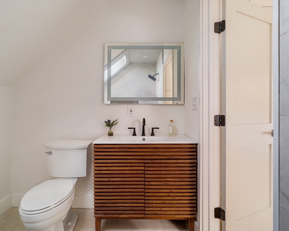 Somerville, Massachusetts 02143, United States, 4 Bedrooms Bedrooms, ,3 BathroomsBathrooms,Residential,Contingent,246045