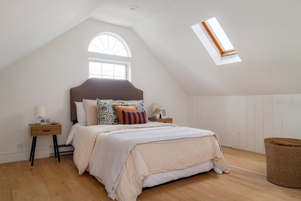 Somerville, Massachusetts 02143, United States, 4 Bedrooms Bedrooms, ,3 BathroomsBathrooms,Residential,Contingent,246045