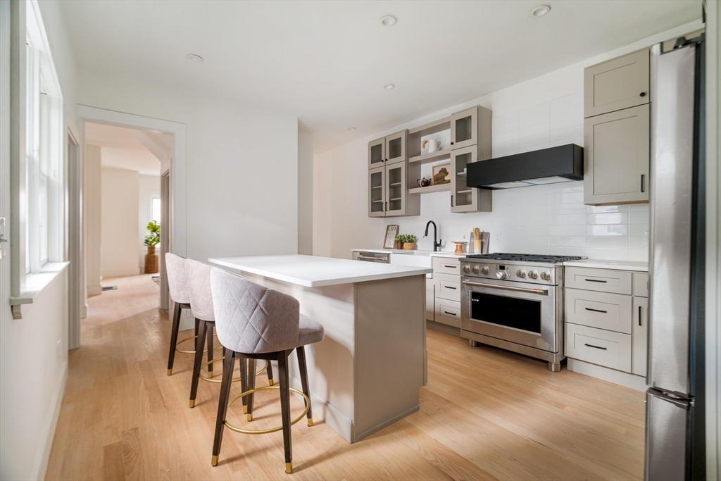 Somerville, Massachusetts 02143, United States, 4 Bedrooms Bedrooms, ,3 BathroomsBathrooms,Residential,Contingent,246045