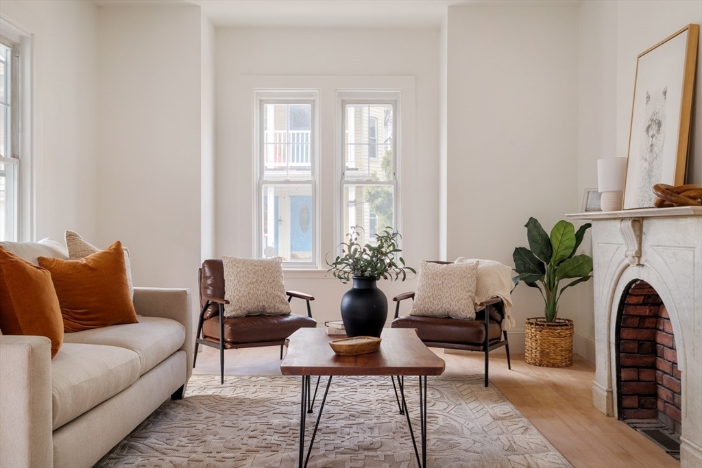 Somerville, Massachusetts 02143, United States, 4 Bedrooms Bedrooms, ,3 BathroomsBathrooms,Residential,Contingent,246045