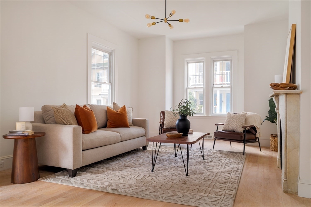 Somerville, Massachusetts 02143, United States, 4 Bedrooms Bedrooms, ,3 BathroomsBathrooms,Residential,Contingent,246045