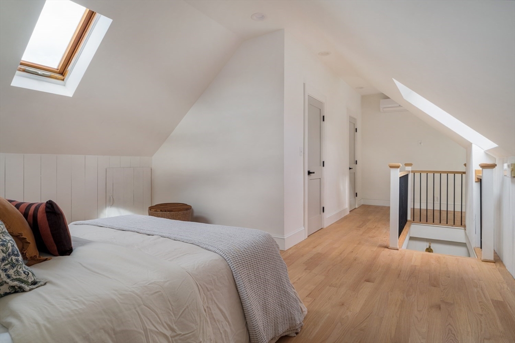 Somerville, Massachusetts 02143, United States, 4 Bedrooms Bedrooms, ,3 BathroomsBathrooms,Residential,Contingent,246045