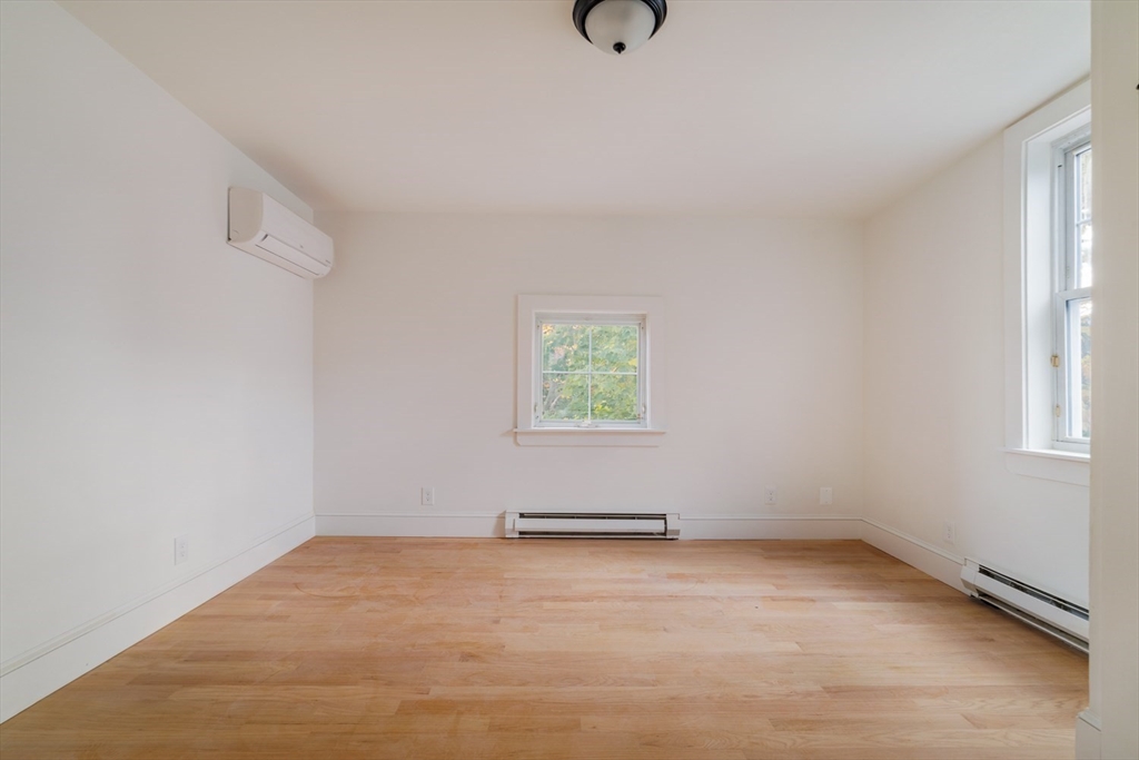 Somerville, Massachusetts 02143, United States, 4 Bedrooms Bedrooms, ,3 BathroomsBathrooms,Residential,Contingent,246045