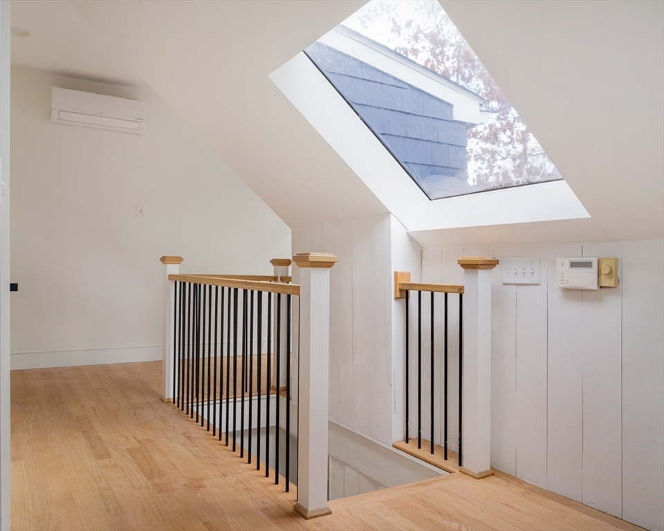 Somerville, Massachusetts 02143, United States, 4 Bedrooms Bedrooms, ,3 BathroomsBathrooms,Residential,Contingent,246045