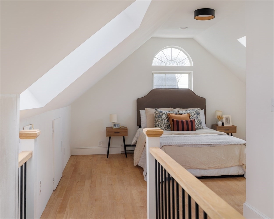 Somerville, Massachusetts 02143, United States, 4 Bedrooms Bedrooms, ,3 BathroomsBathrooms,Residential,Contingent,246045