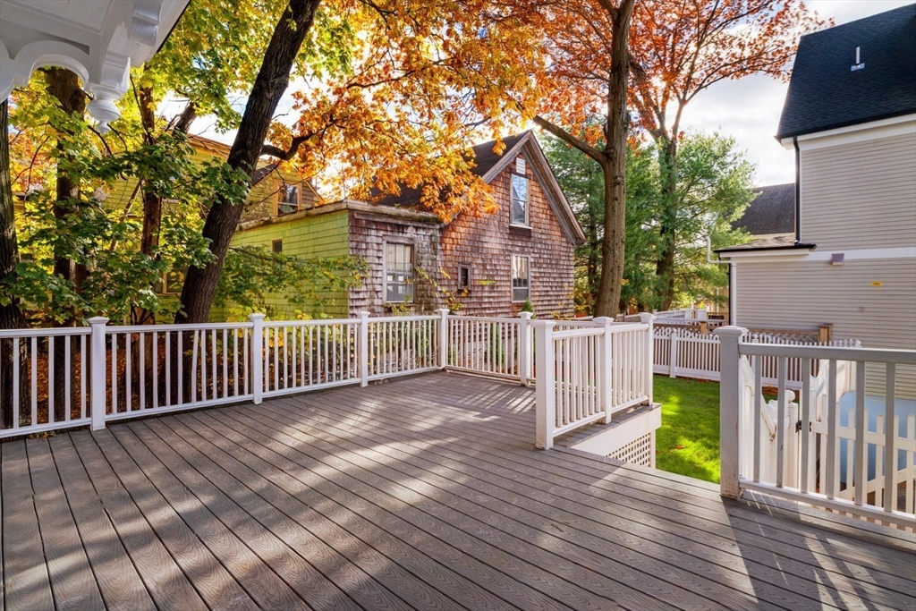 Somerville, Massachusetts 02143, United States, 4 Bedrooms Bedrooms, ,3 BathroomsBathrooms,Residential,Contingent,246045