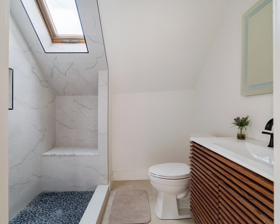 Somerville, Massachusetts 02143, United States, 4 Bedrooms Bedrooms, ,3 BathroomsBathrooms,Residential,Contingent,246045