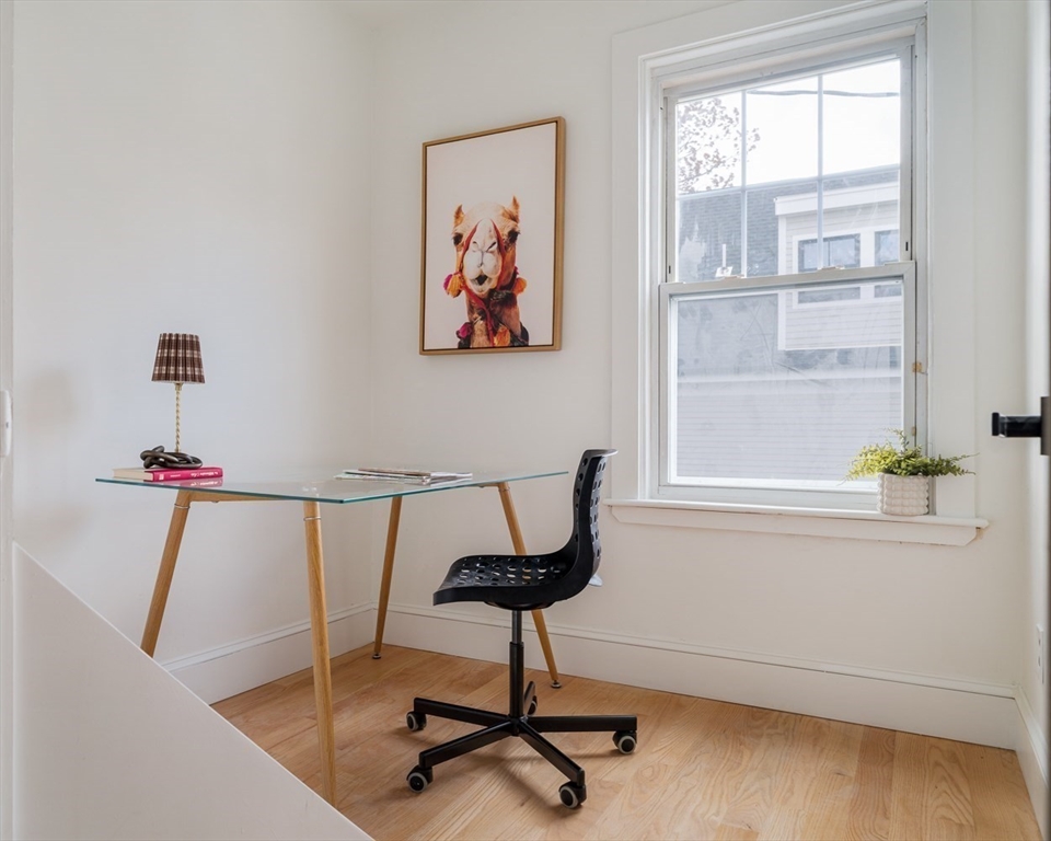 Somerville, Massachusetts 02143, United States, 4 Bedrooms Bedrooms, ,3 BathroomsBathrooms,Residential,Contingent,246045