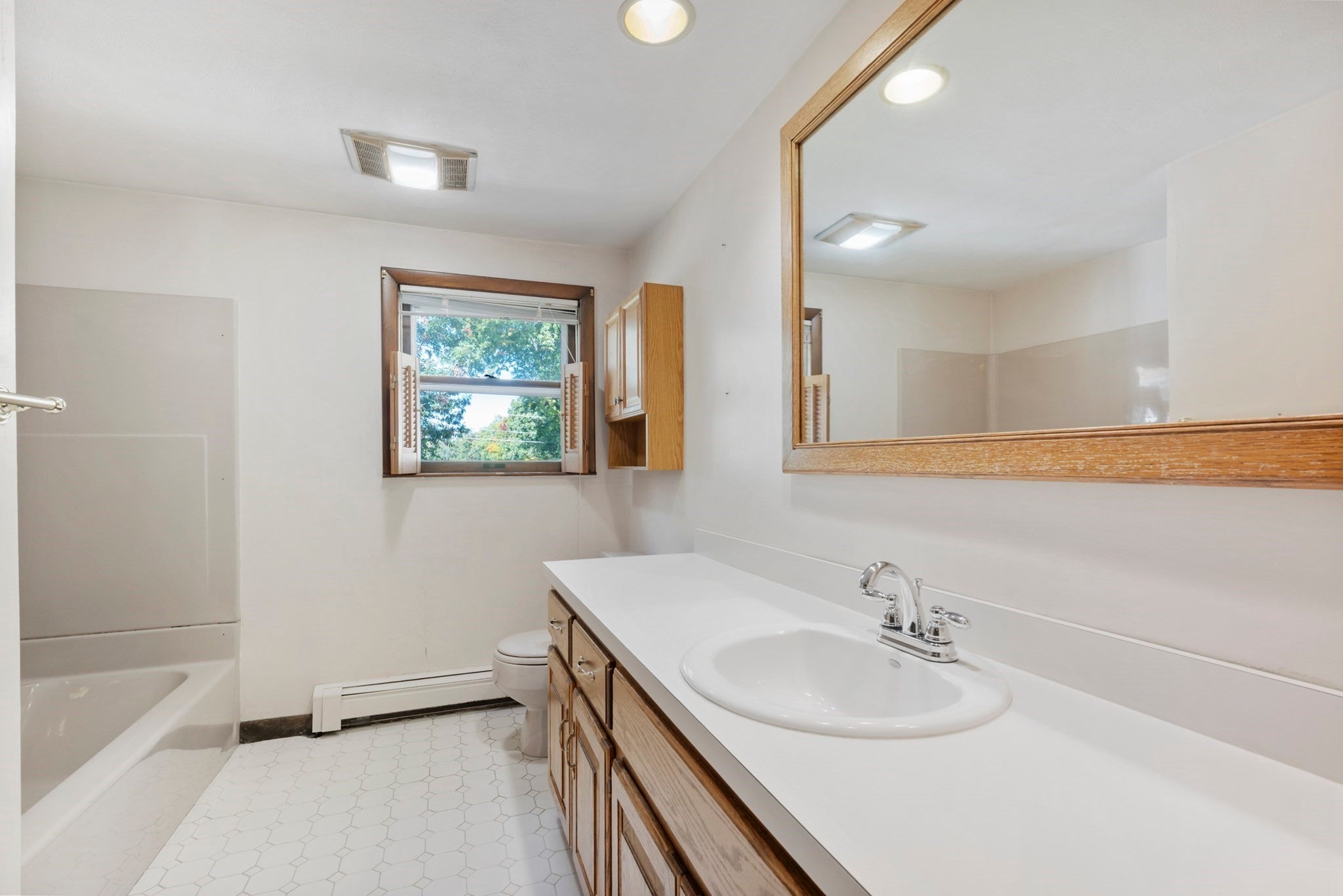 11 Carousel Dr, Millbury, MA Photo #18