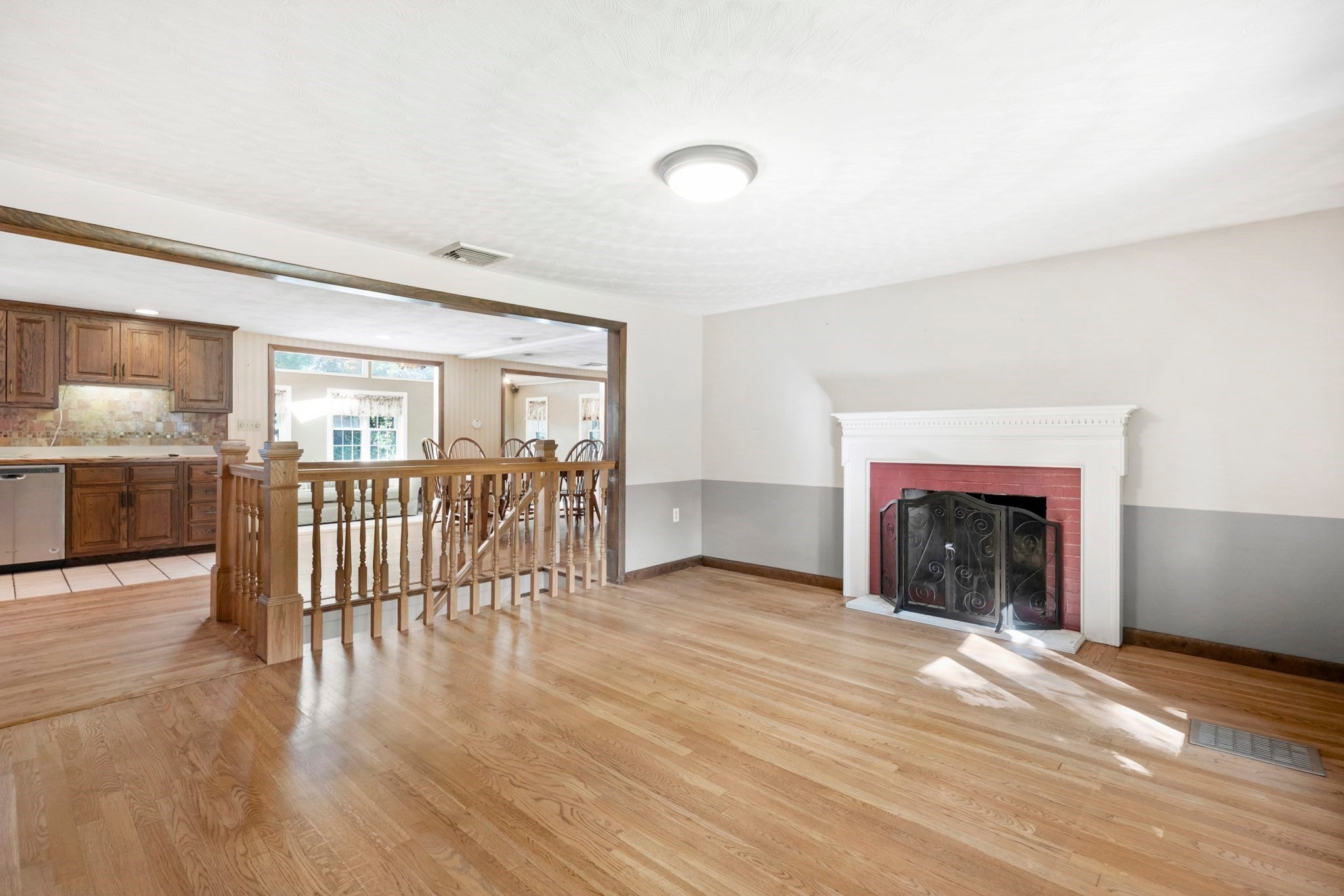 11 Carousel Dr, Millbury, MA Photo #16