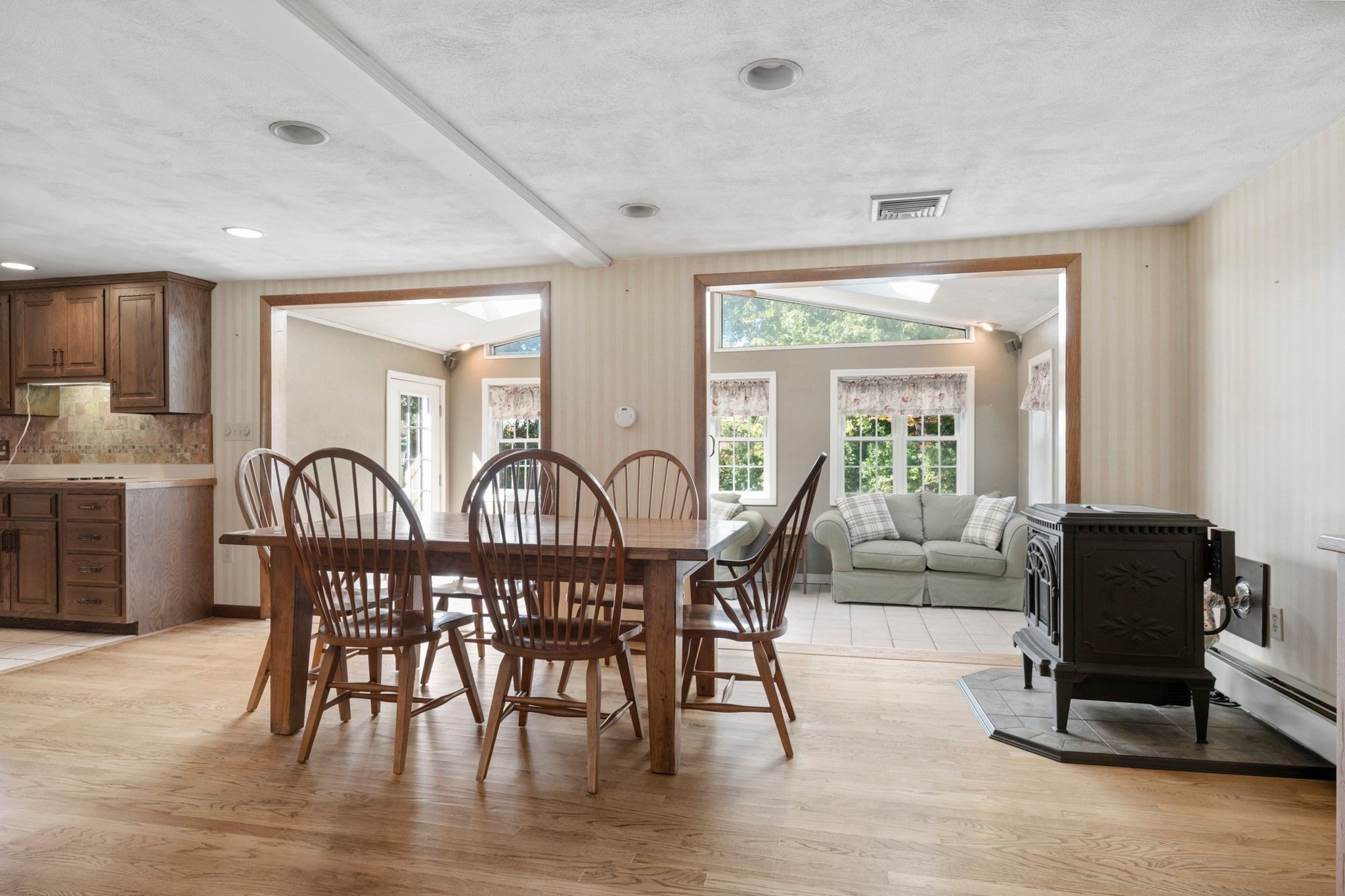 11 Carousel Dr, Millbury, MA Photo #7