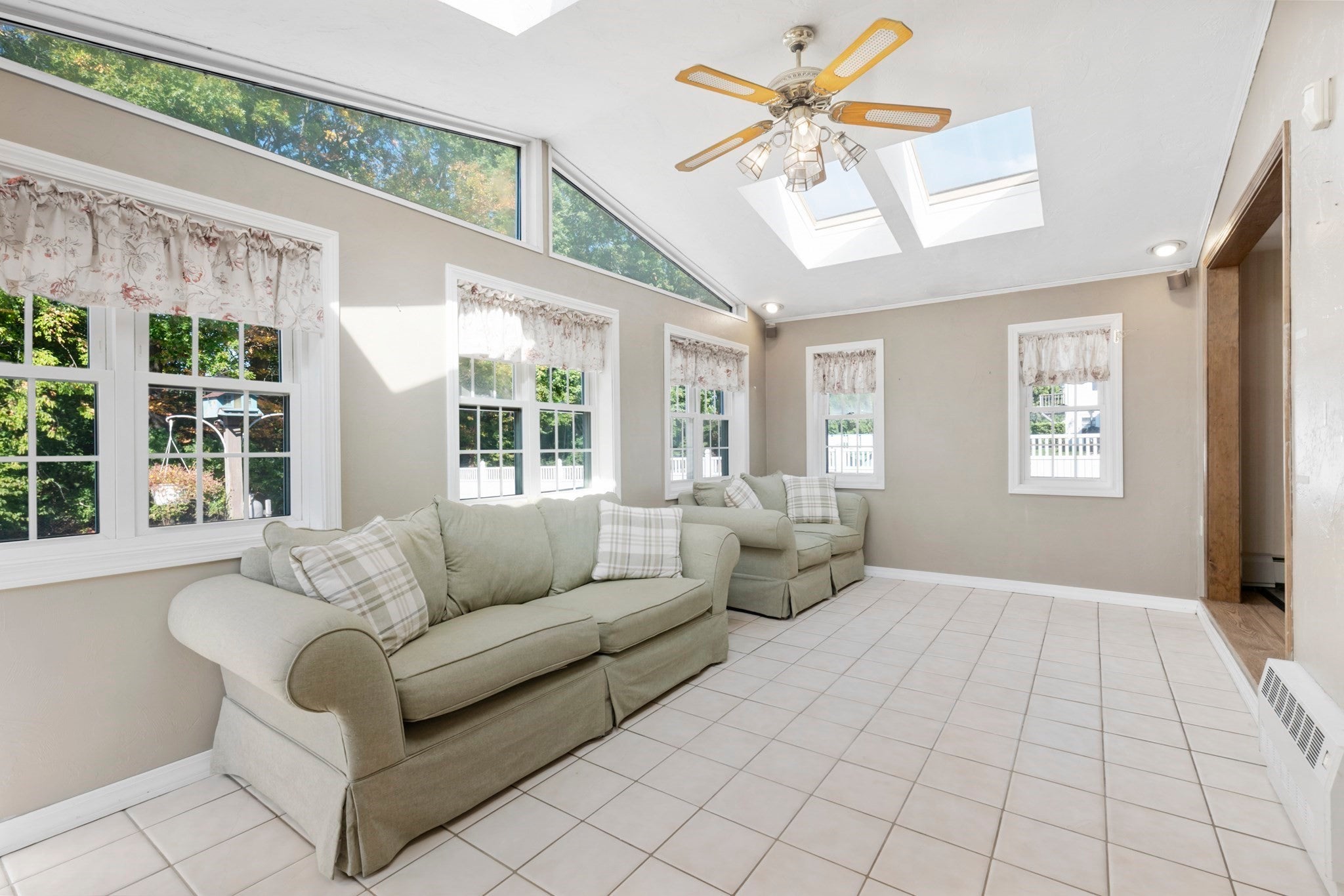 11 Carousel Dr, Millbury, MA Photo #8