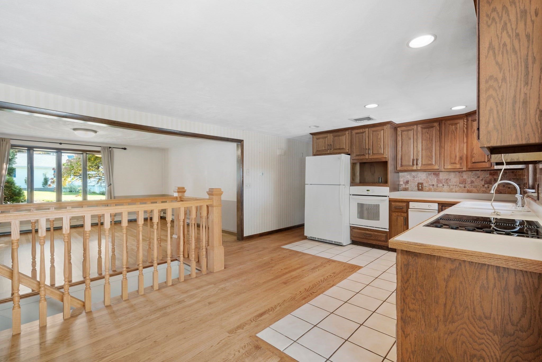 11 Carousel Dr, Millbury, MA Photo #11