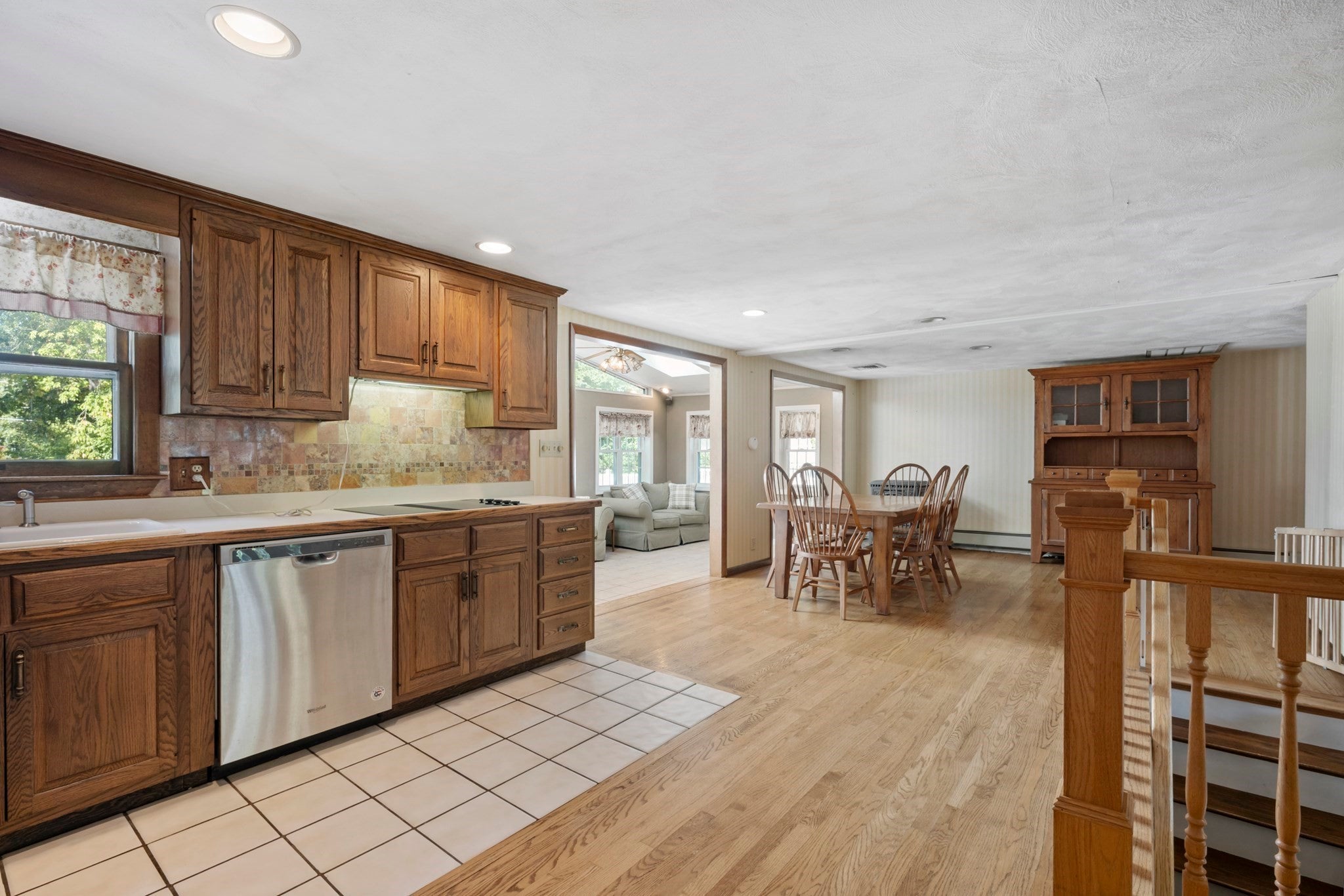 11 Carousel Dr, Millbury, MA Photo #14