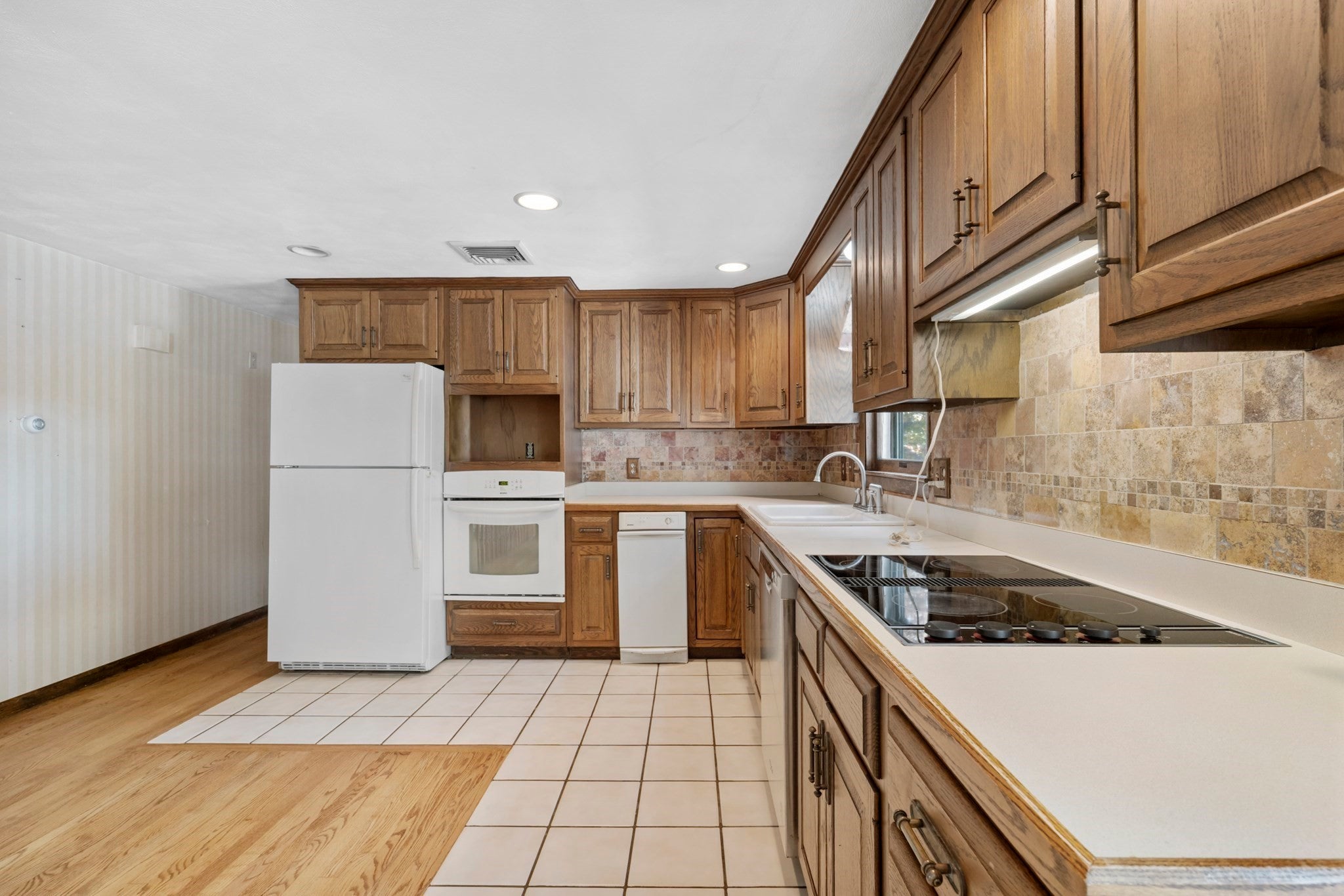 11 Carousel Dr, Millbury, MA Photo #12