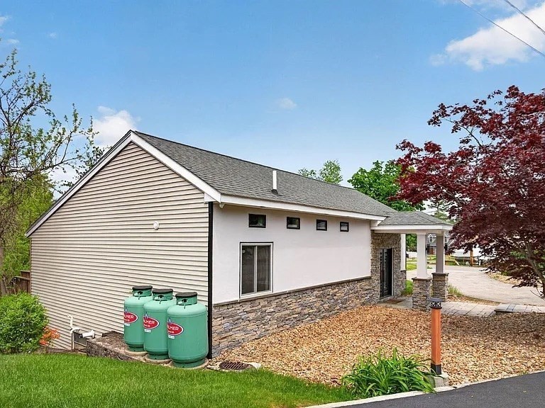 23 Cove Rd