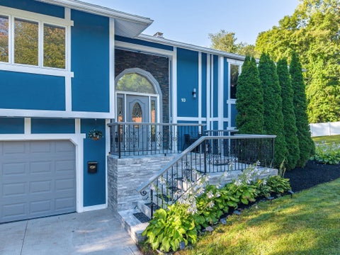 Photo of 10 Robert Dr, Holyoke, MA 01040 (MLS # 73571765)