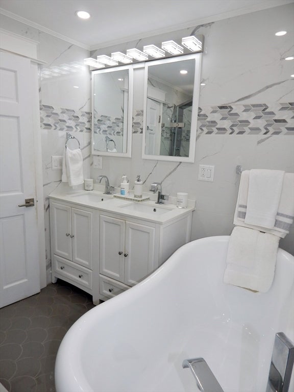 170 Carey Cir, Stoughton, MA Photo #10