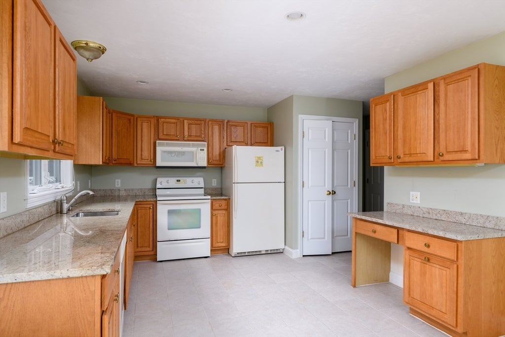 12 Autumn Woods Dr 12
