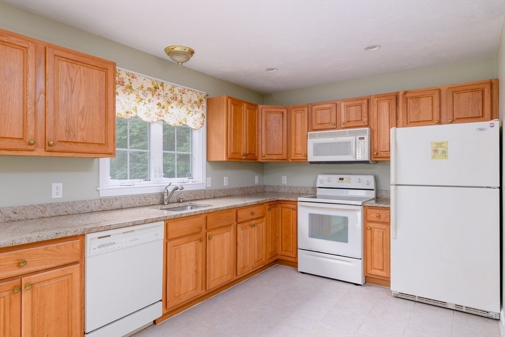 12 Autumn Woods Dr 12