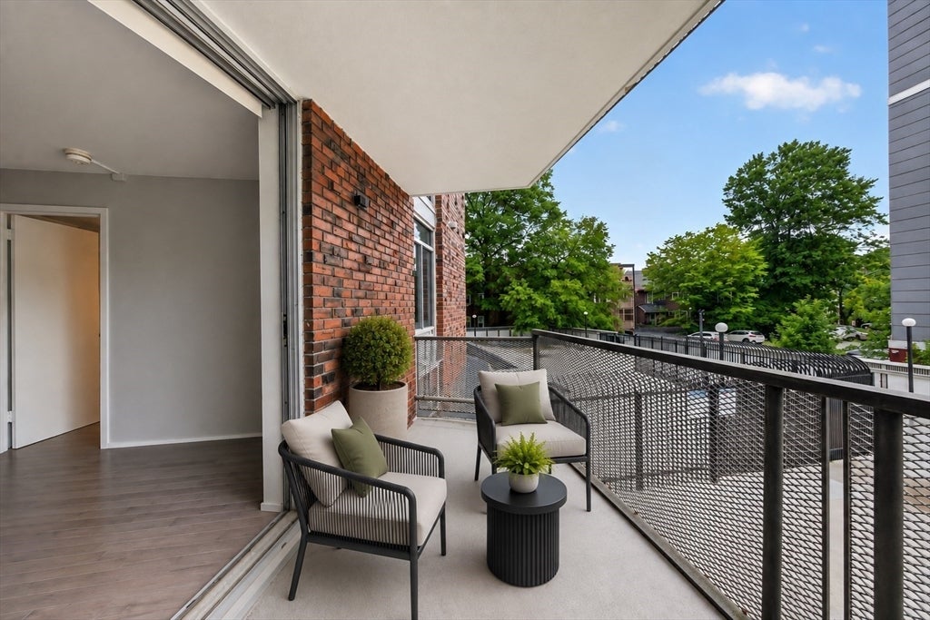 19 Winchester ST #208, Brookline, MA Photo #4