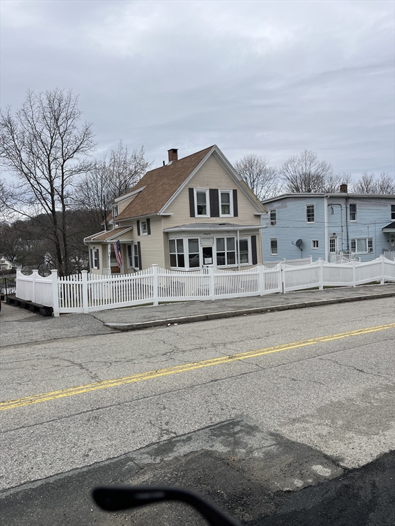 22 Commonwealth Ave