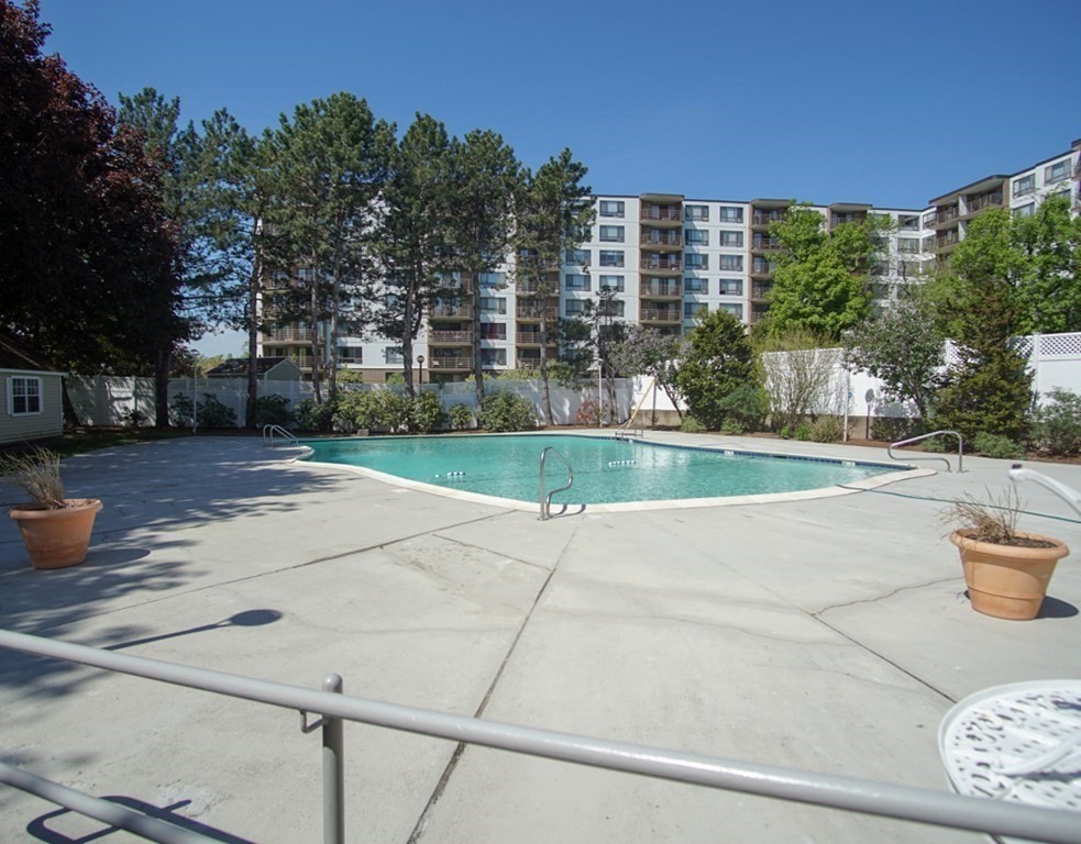 Watertown, Massachusetts 02472, United States, 2 Bedrooms Bedrooms, ,2 BathroomsBathrooms,Residential,Active,163500