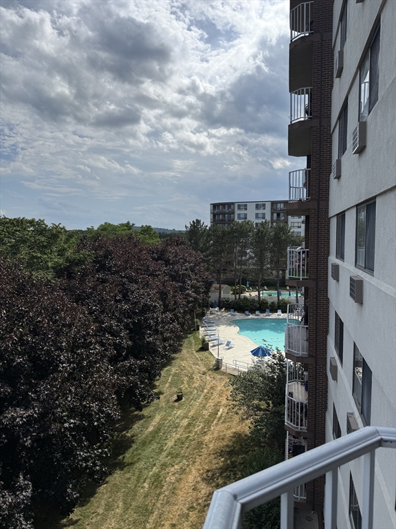 Watertown, Massachusetts 02472, United States, 2 Bedrooms Bedrooms, ,2 BathroomsBathrooms,Residential,Active,163500