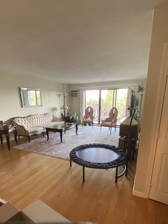 Watertown, Massachusetts 02472, United States, 2 Bedrooms Bedrooms, ,2 BathroomsBathrooms,Residential,Active,163500