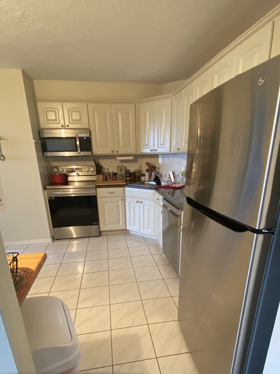 Watertown, Massachusetts 02472, United States, 2 Bedrooms Bedrooms, ,2 BathroomsBathrooms,Residential,Active,163500