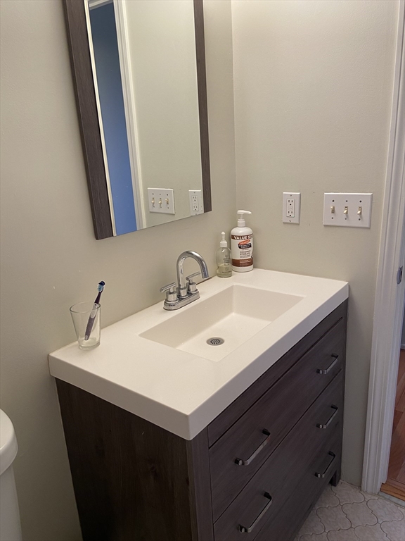 Watertown, Massachusetts 02472, United States, 2 Bedrooms Bedrooms, ,2 BathroomsBathrooms,Residential,Active,163500